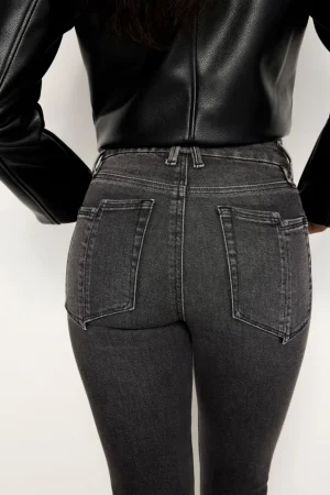 Good American Straight | Mid-Rise<GOOD LEGS STRAIGHT LIGHT COMPRESSION JEANS Black266