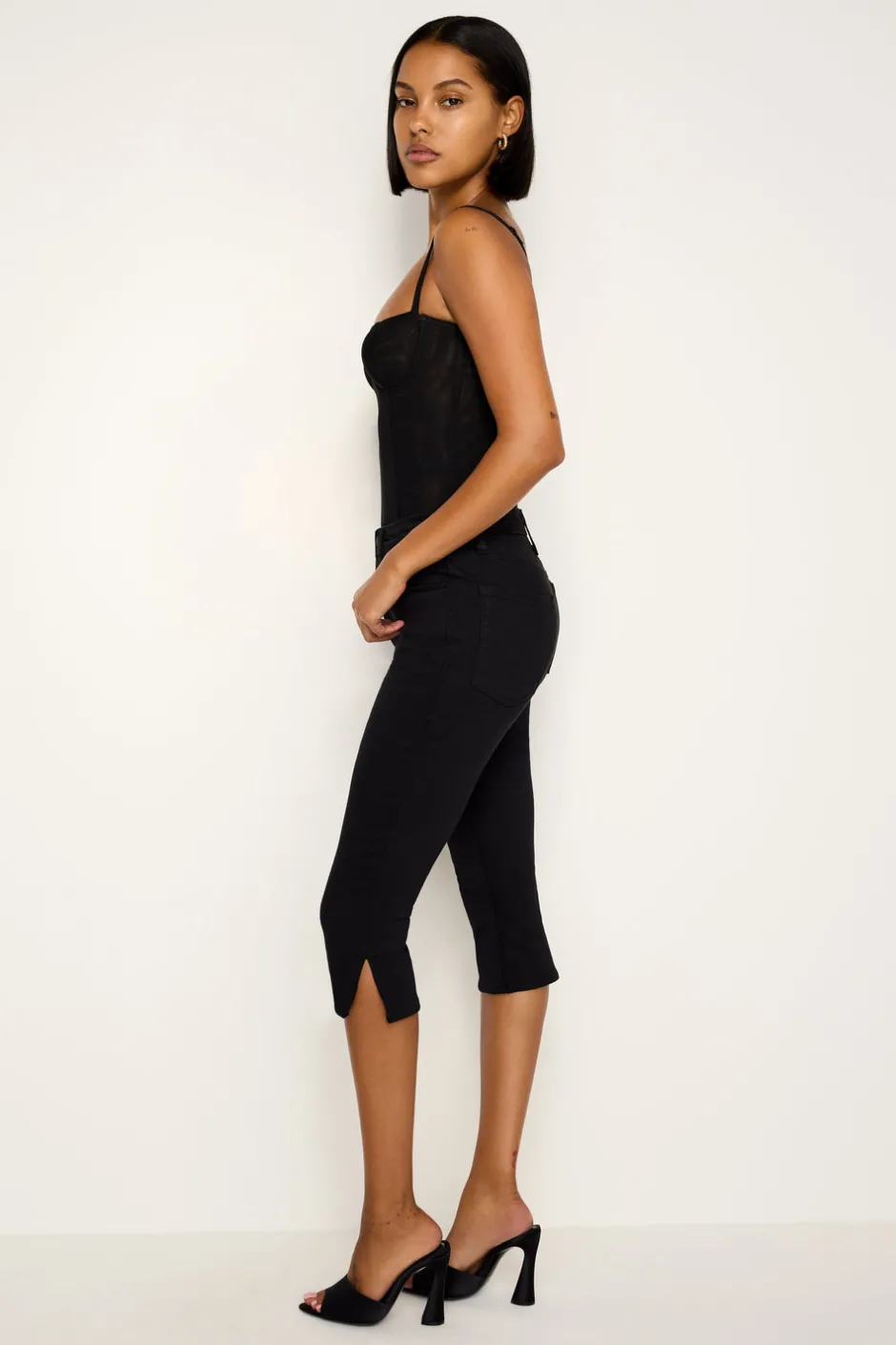 Good American Mid-Rise | Cropped Denim<GOOD CAPRI Black001