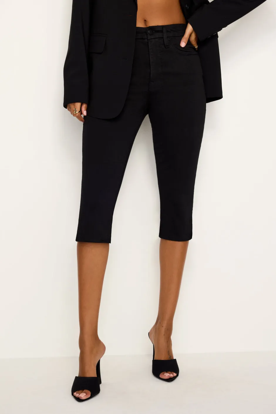 Good American Mid-Rise | Cropped Denim<GOOD CAPRI Black001