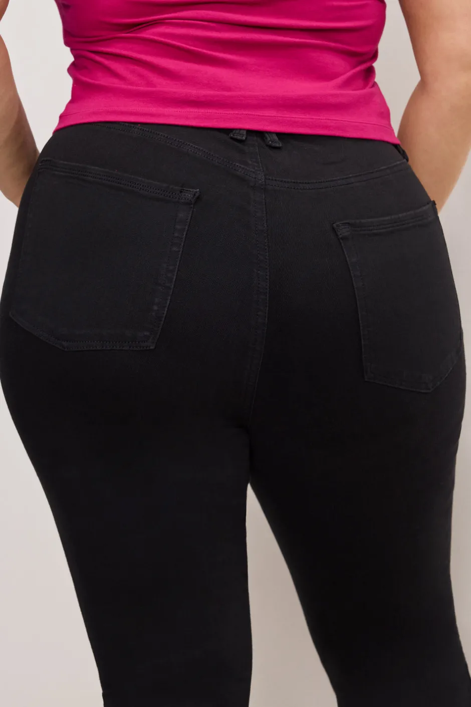 Good American Mid-Rise | Cropped Denim<GOOD CAPRI Black001