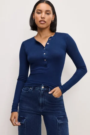 Good American Tops<JEANIUS FITTED HENLEY Indigo377