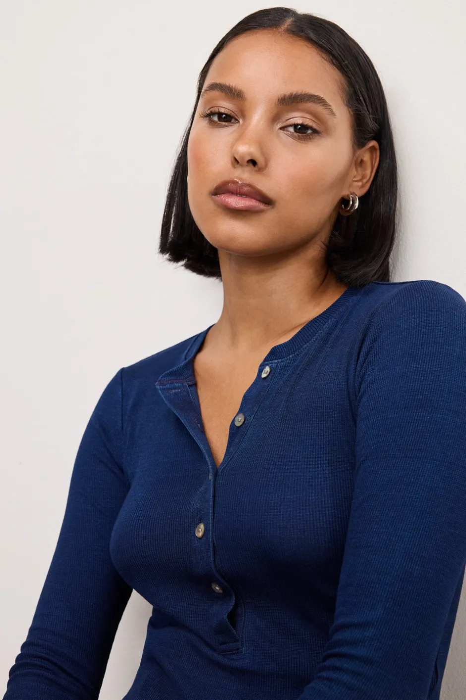 Good American Tops<JEANIUS FITTED HENLEY Indigo377