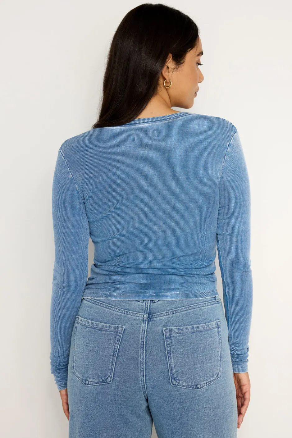 Good American Tops<JEANIUS FITTED HENLEY Indigo586