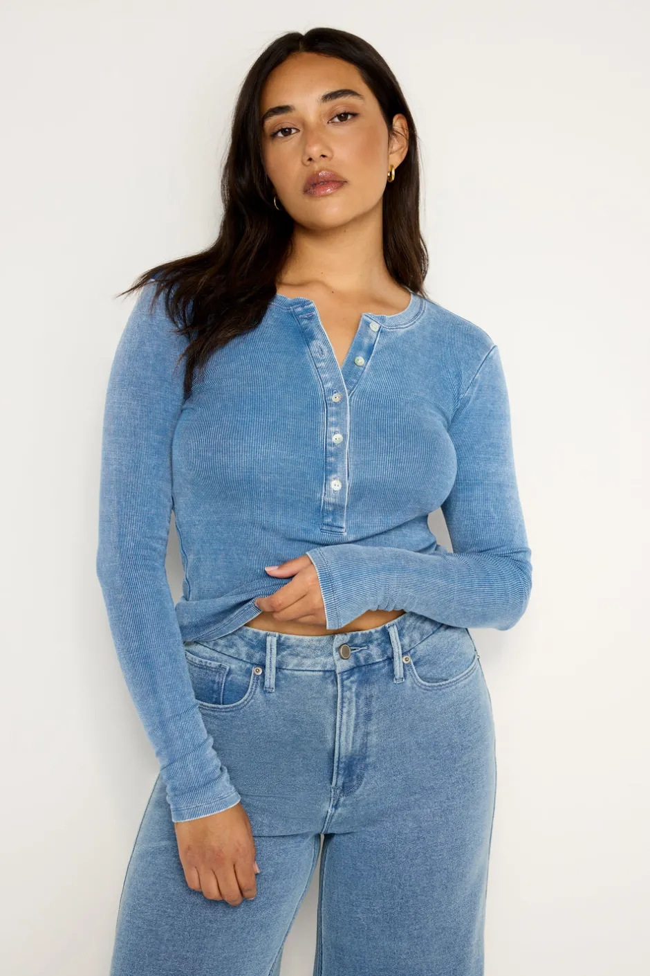 Good American Tops<JEANIUS FITTED HENLEY Indigo586