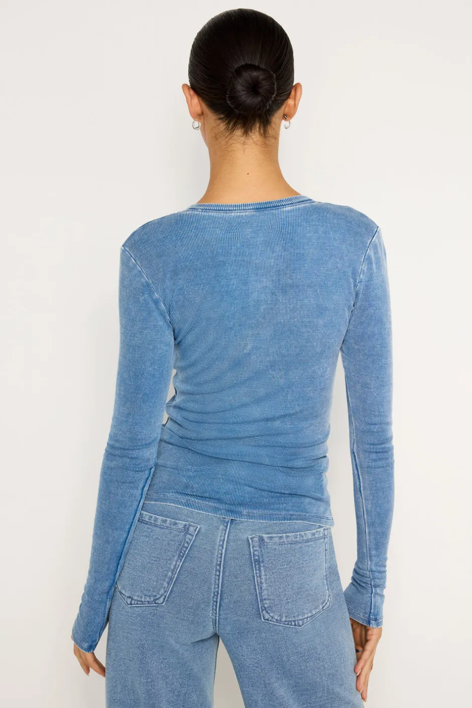 Good American Tops<JEANIUS FITTED HENLEY Indigo586